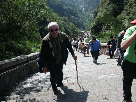 Восхождение на Тайшань. 6600 ступенек, а потом ворота, на которых надпись «Место, где ты обретешь бессмертие».