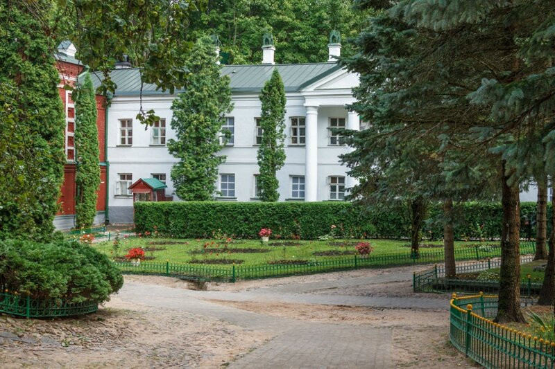 Жилые здания, Пско-Печерский монастырь