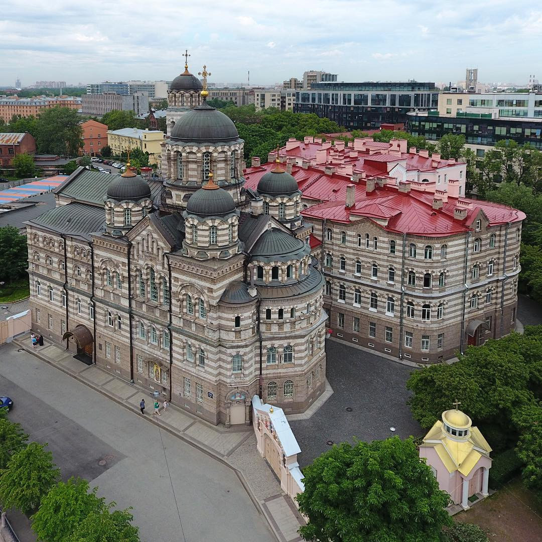 Иоанновский монастырь в Санкт-Петербурге фото.