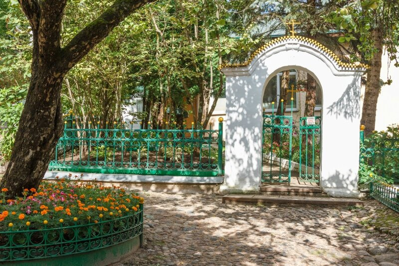Уголок в монастыре, Псково-Печерский монастырь