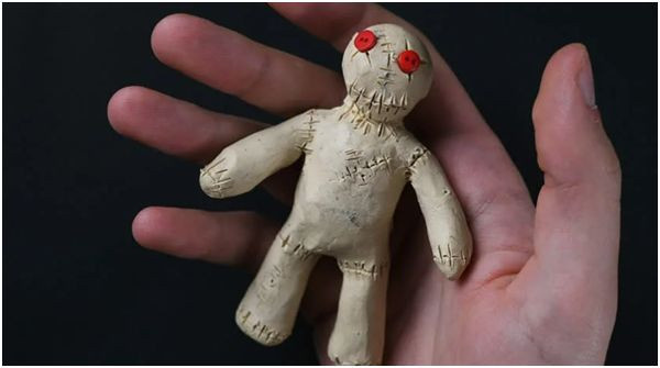 Кукла вуду из пластилина