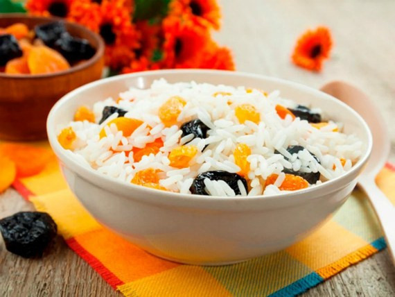 Рисовая каша с черносливом